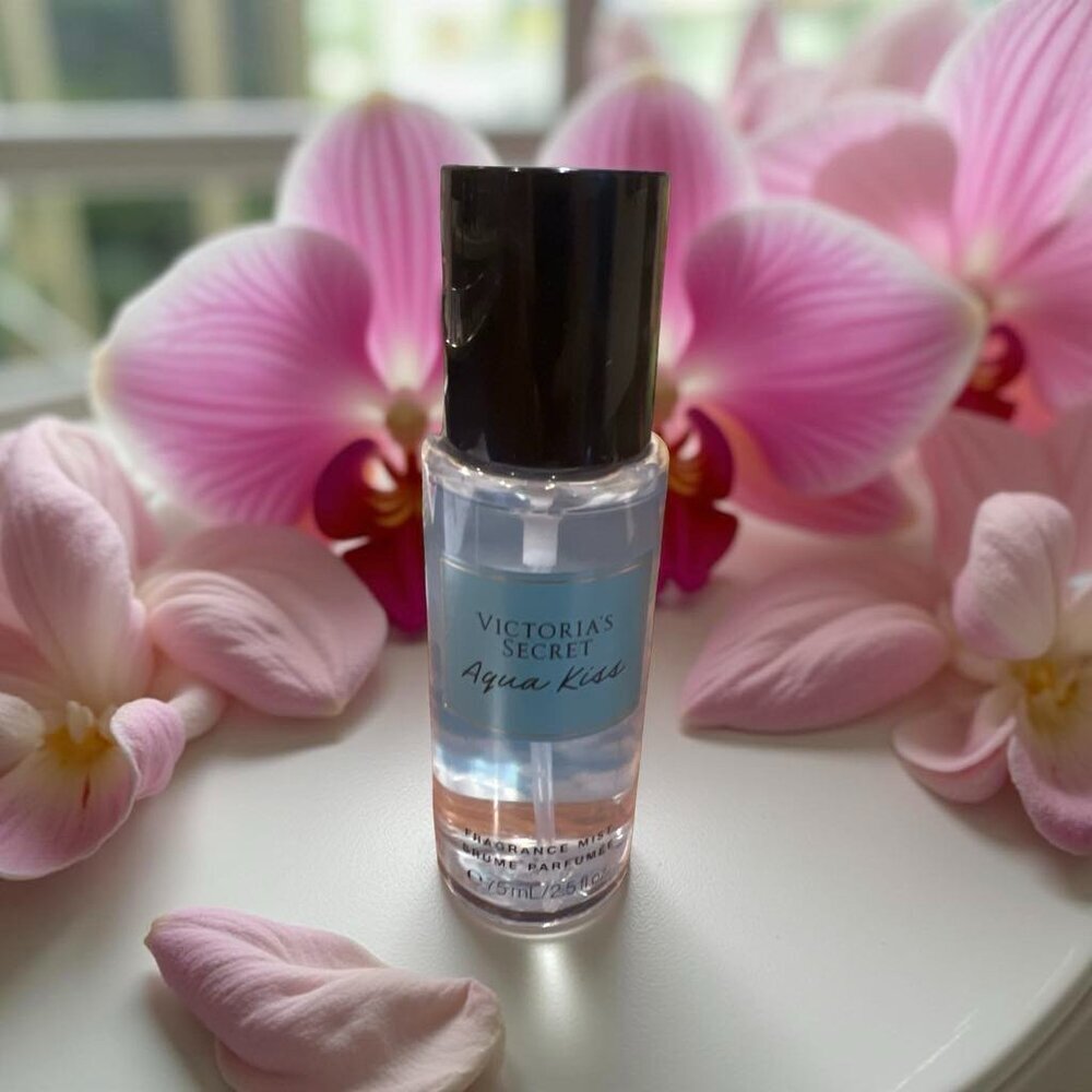 Victoria's Secret Fragrance Mist Spray Aqua Kiss 2.5 oz